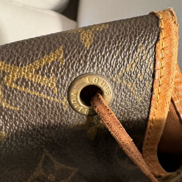 LOUIS VUITTON
Monogram Montsouris GM Backpack This is the authentic - Picture 5 of 16